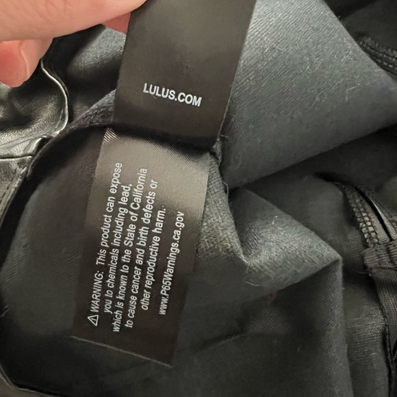 Faux leather skirt~ Lulus size large - Picture 10 of 11